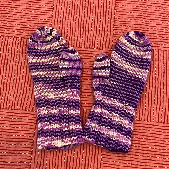 Purple and White handKnit wool Mittens - Picture 2 of 9
